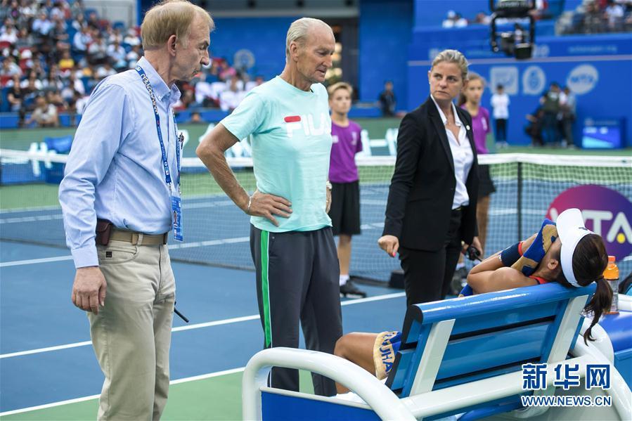 (體育)(15)網(wǎng)球——武漢公開賽:王薔因傷退賽